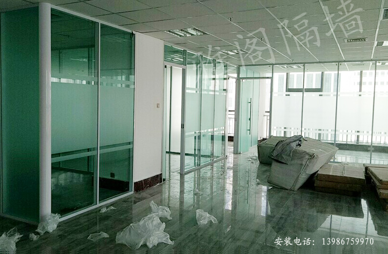 贴膜的玻璃隔断的优点——青海玻璃隔断|青海办公隔断